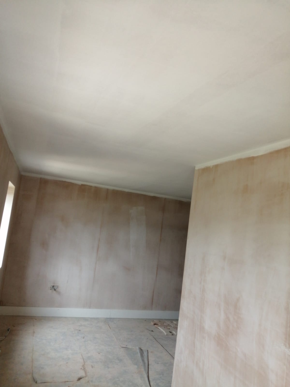 A freshly plastered room with smooth walls and ceiling
